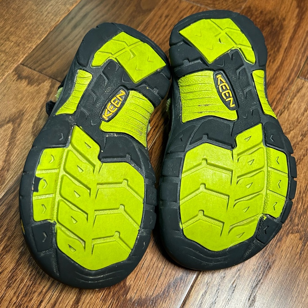 KEEN Kids Newport H2 Waterproof Black and Green Sandals - size 11 - Picture 7 of 8